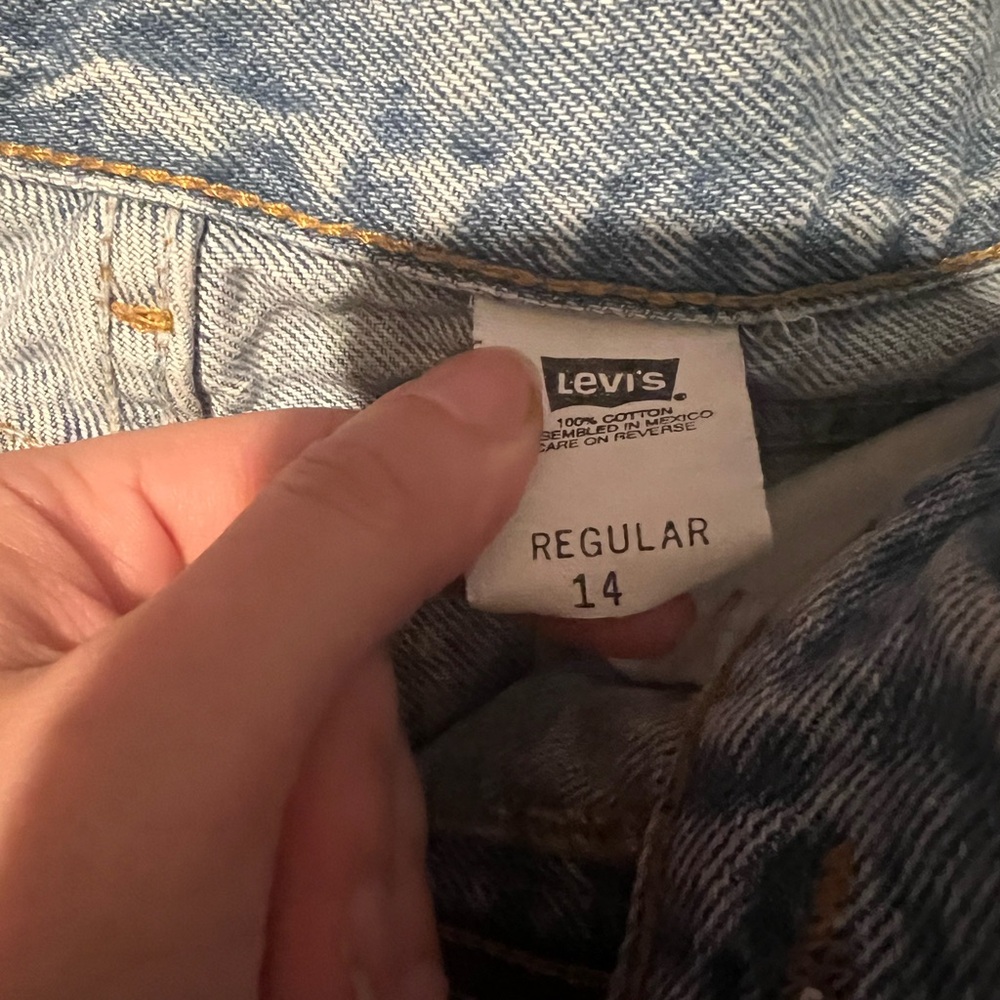 Levi’s shorts worn a few times. Next to new - Picture 4 of 5